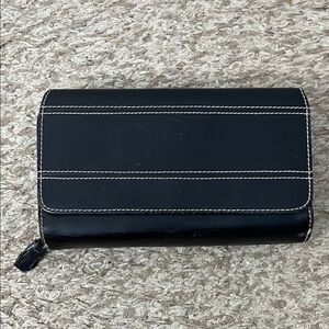 Wilson's Leather Smooth Black Full Zip Wallet with Contrasting Stitching